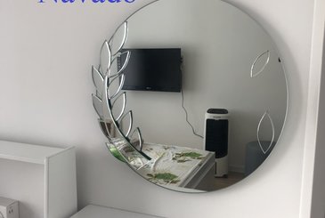 Gương nghệ thuật trang điểm Elsa nhẹ nhàng, quý phái.