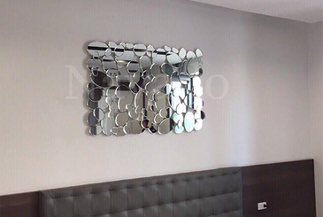 GƯƠNG TRANG TRÍ NGHỆ THUẬT LÀ Ý TƯỞNG TUYỆT VỜI CHO PHÒNG NGỦ NHỎ