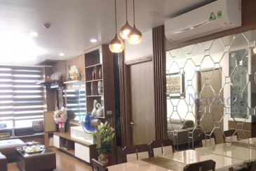 GIẢI PHÁP CHO PHÒNG KHÁCH NHỎ HẸP VỚI GƯƠNG PHÒNG KHÁCH GHÉP TƯỜNG NGHỆ THUẬT