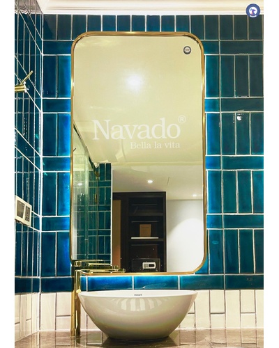 Gương led khung mạ vàng decor phòng tắm