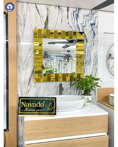 Gương phòng tắm nghệ thuật viền vàng The Word Navado